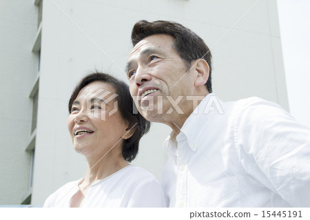一對70多歲的夫婦 15445191