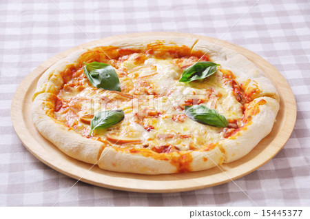 Pizza Margherita 15445377