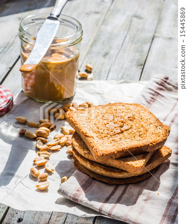 crunchy peanut butter on toast, English breakfast 15445869