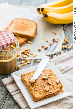 crispy toast with peanut butter, bananas,breakfast 15445889