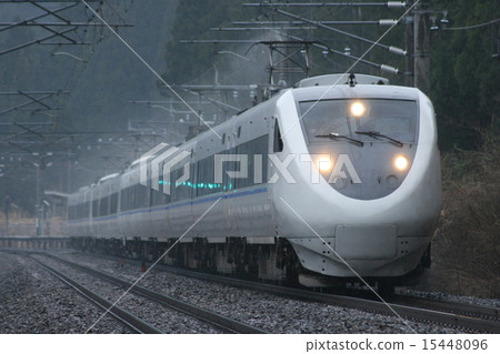 雨天北陸本線特快雷鳥(681係原型車:大阪⇔金澤~與倉溫泉) 雨天北陸本線特快雷鳥(681係原型車:大阪⇔金澤~與倉溫泉) 15448096