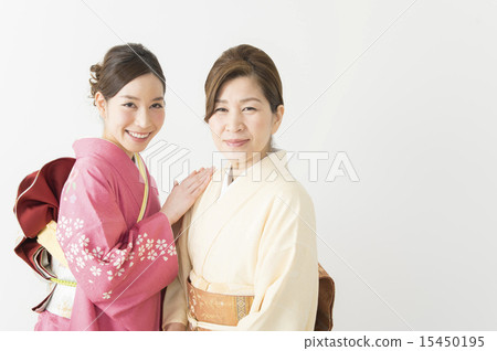和服母親和女兒年輕中間的父母子女 和服母親和女兒年輕中間的父母子女 15450195