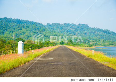 Lakeside road. Lakeside road. 15451311