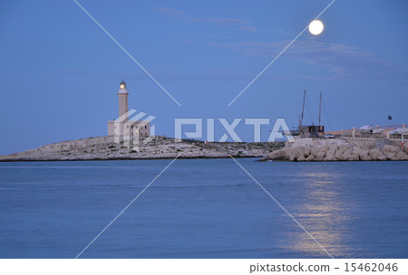 Twilight over a lighthouse in Vieste town, Italy 15462046