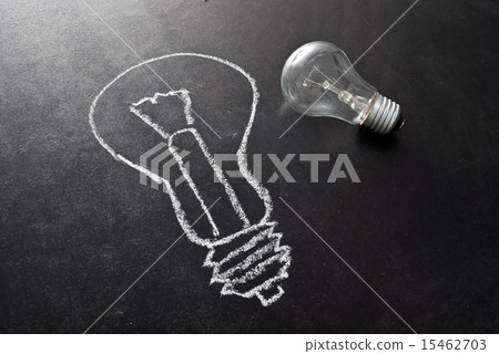 Light bulb drawn on chalkboard 15462703