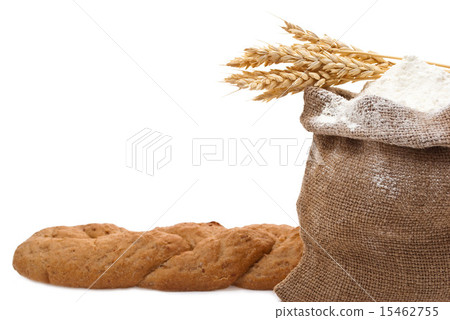 Whole flour with wheat ears and bread 15462755