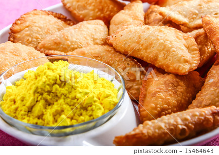 gujia in plate with holi color in bowl 15464643