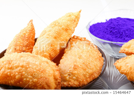 holi color with gujiya 15464647