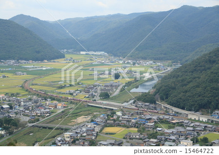 Within Hyogo Prefecture: Freight train traveling on the Sanyo Main Line (EF210 type towed) Within Hyogo Prefecture: Freight train traveling on the Sanyo Main Line (EF210 type towed) 15464722