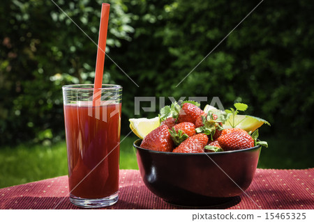 Strawbery juice 15465325