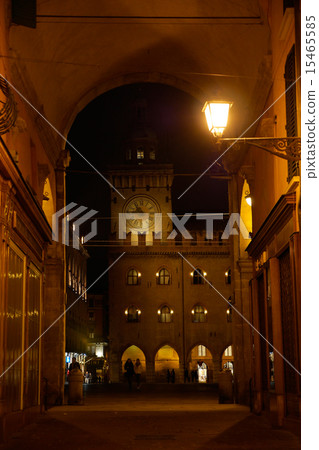 Bologna Maggiore Square 15465585