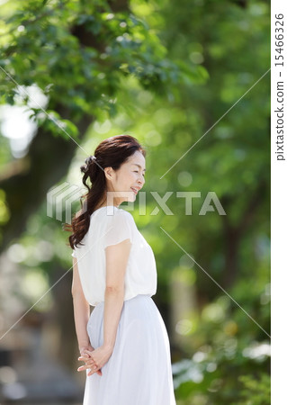 Fresh green women Fresh green women 15466326