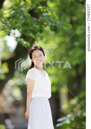 Fresh green women Fresh green women 15466327
