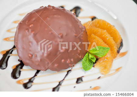 chocolate and orange croissant 15466804