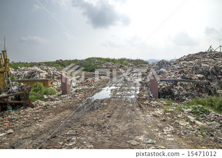 Garbage dump 15471012