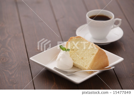 Coffee and chiffon cake 15477849