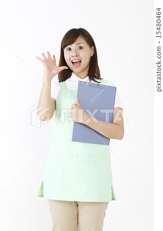一條驚奇的圍裙的一名婦女與剪貼板 15480464