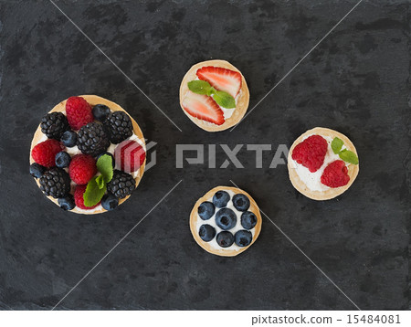 Berry and ricotta tarts Berry and ricotta tarts 15484081