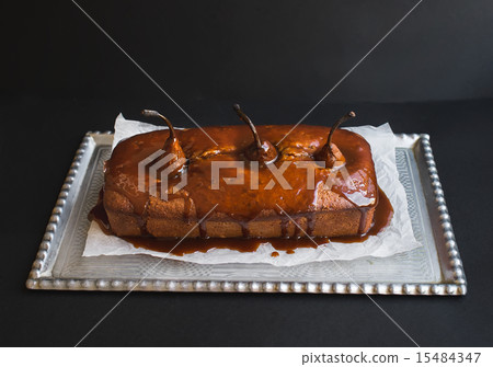 Spicy pear cake with caramel topping Spicy pear cake with caramel topping 15484347