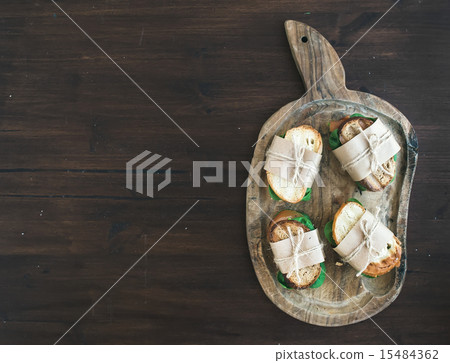 Healthy breakfast set consisting of chiken 15484362