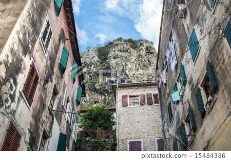 Typical local houses of the old town of Kotor 15484386