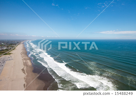 From the altitude 100 m to the aerial shot of a beautiful coastline that extends everywhere 15488249