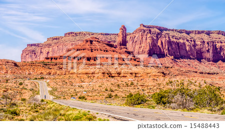 descending into Monument Valley at Utah    15488443