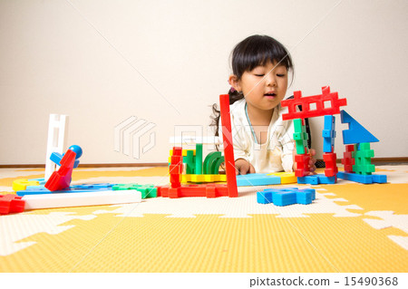 Girls playing with blocks 15490368