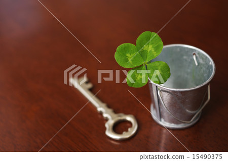幸運的鑰匙四幸運三葉草和財富的鑰匙 幸運的鑰匙四幸運三葉草和財富的鑰匙 15490375