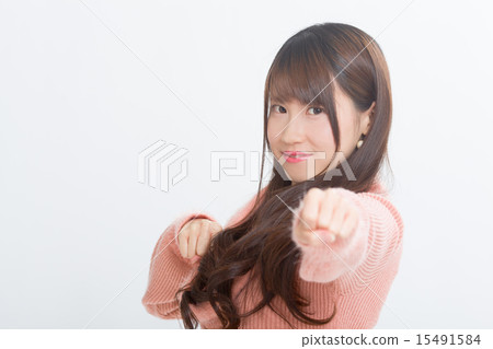 一個可愛的粉紅色連衣裙的女孩 15491584