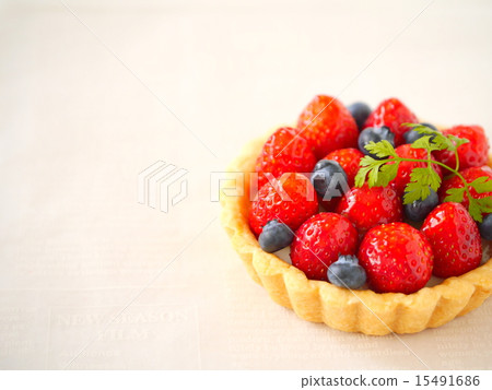 Berry tart (left copy space) Berry tart (left copy space) 15491686