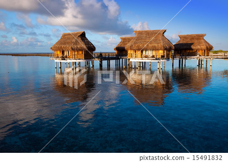 houses over the transparent quiet sea water   15491832