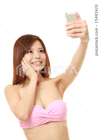 A swimsuit lady who takes self-taking A swimsuit lady who takes self-taking 15493428