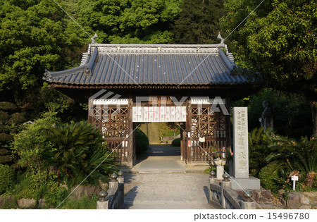 [Shikoku 88 Temples] No. 67 Daikoji Temple Niomon Gate bathed in the morning sun Mitoyo City, Kagawa Prefecture 15496780