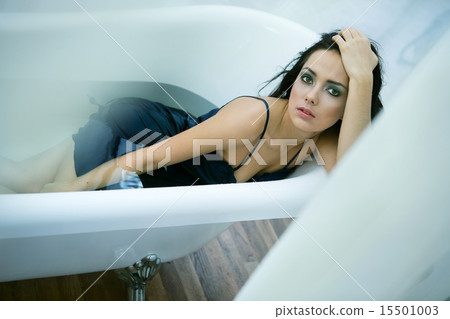 bath in studio bath in studio 15501003