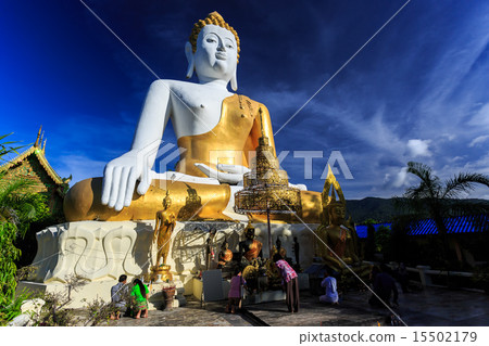 Buddha Statue with prayers. Wat Phra That Doi Kham Buddha Statue with prayers. Wat Phra That Doi Kham 15502179