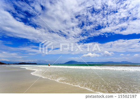 Worker Cleaning Doc Let Beach, Vietnam 15502197