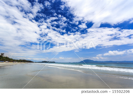 white sand beach Doc Let, nha trang, Vietnam 15502206