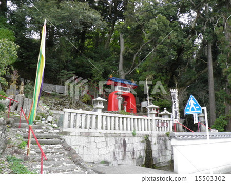 Ryugu gates of the remote immutsin temple of Hesuto Hiraguchi 15503302