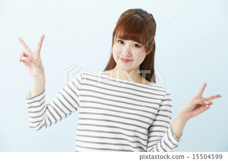 A woman who plays a piece 15504599