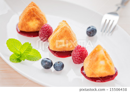 Fried camembert cheese with raspberry coulis  15506438