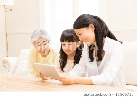 Three generations family image 15506733