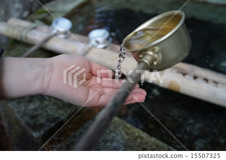 "Cleaning water" in the Shimizu building, Niigata, Uonuma, Shrine "Cleaning water" in the Shimizu building, Niigata, Uonuma, Shrine 15507325