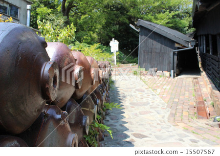 Scenery of Tokoname (passage beside the climbing kiln) / 6-chome, Sakaecho, Tokoname-shi, Aichi 15507567