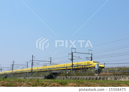 在藍天的醫生黃色 15508475