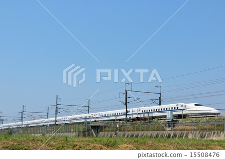 在藍天的Tokaido Shinkansen 15508476