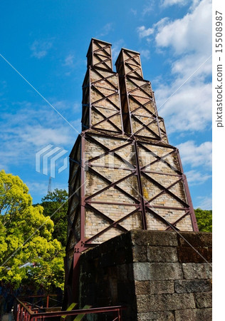 Shizuoka prefecture tourist spot · Boso mountain Refractory furnace bottom is a masonry of Izu stone, North A furnace B from the west direction chimney · blue sky back vertical position 15508987