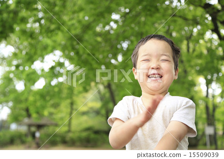 A boy who laughs 15509039