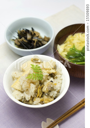 Menu of cooked rice with clams and bamboo shoots 15509893