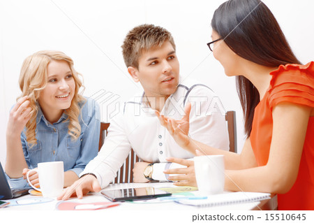 Young team working on new apps 15510645